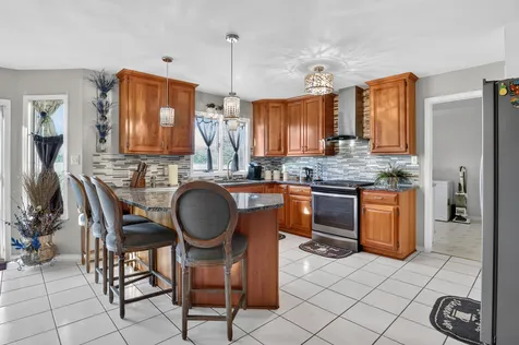 1692 185TH Street Lansing IL 60438