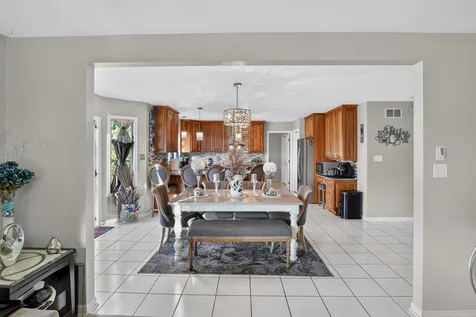 1692 185TH Street Lansing IL 60438