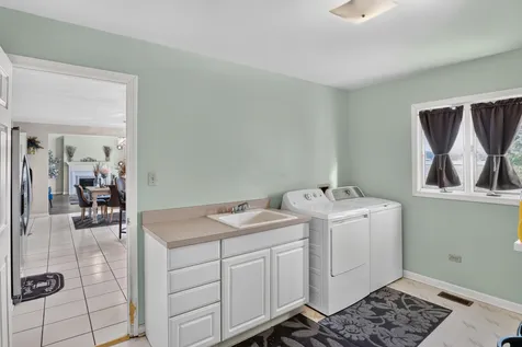 1692 185TH Street Lansing IL 60438