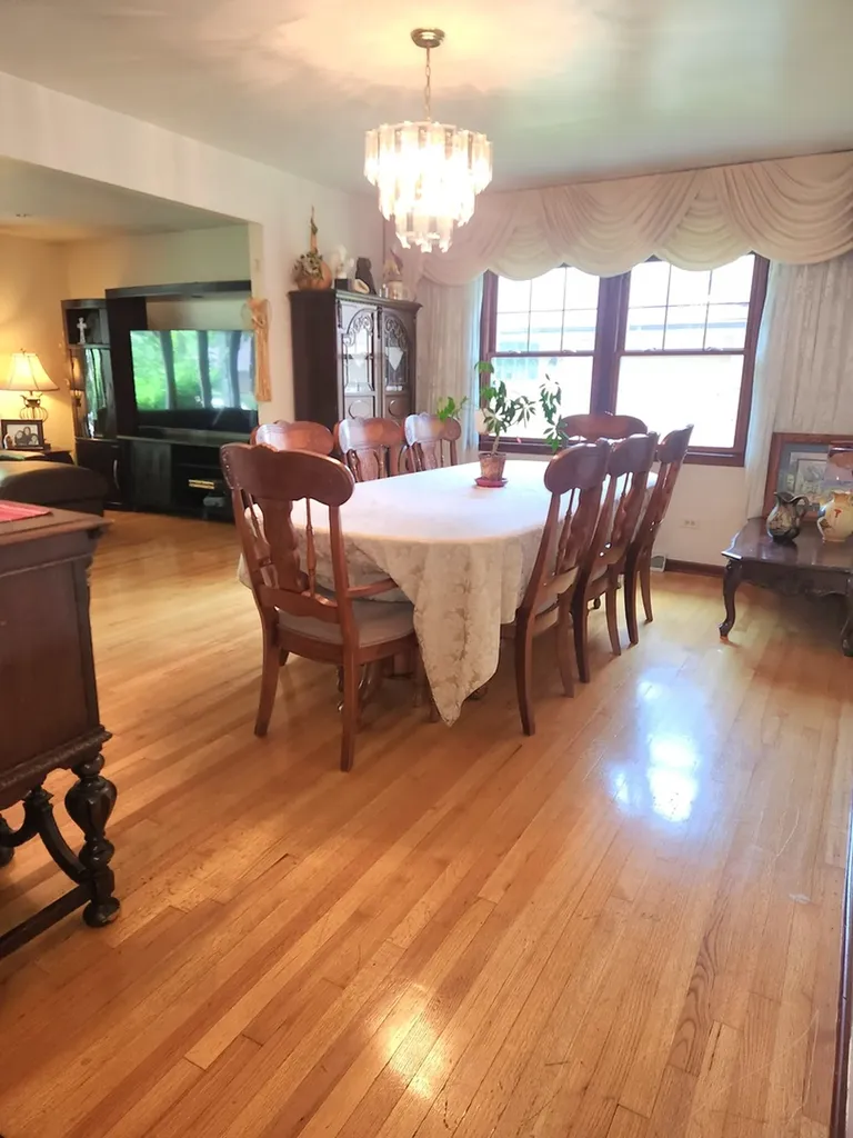 1629 Holly Lane Darien IL 60561