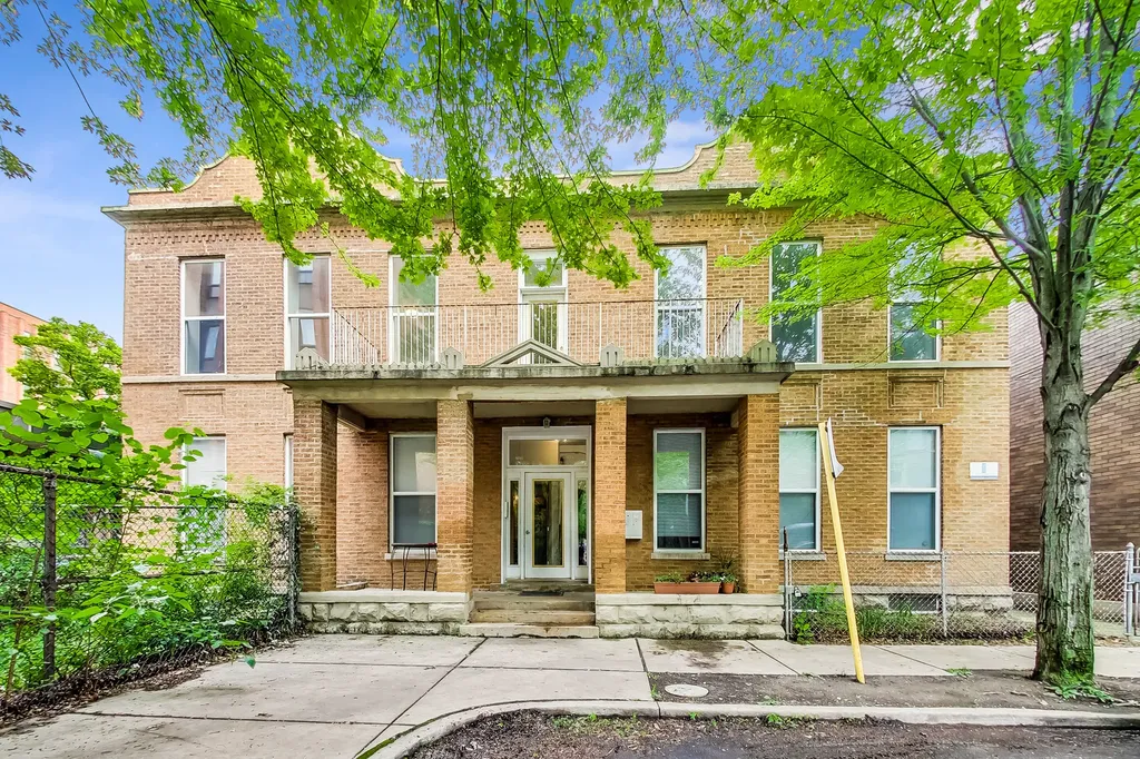 2323 North Cambridge Avenue Chicago IL 60614