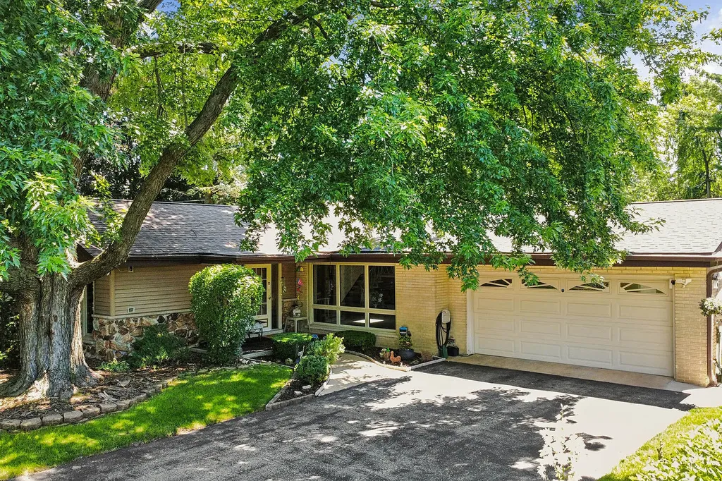 20W135 98TH Street Lemont IL 60439