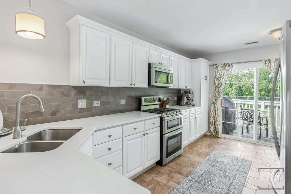 2723 Old Woods Trail Plainfield IL 60586