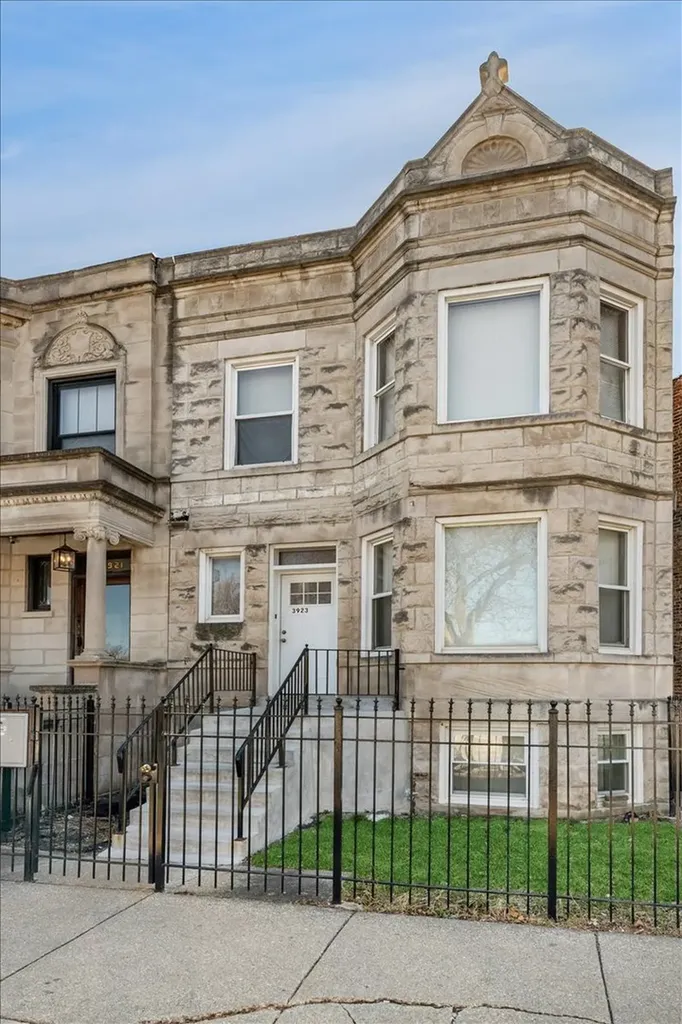 3923 West Polk Street Chicago IL 60624