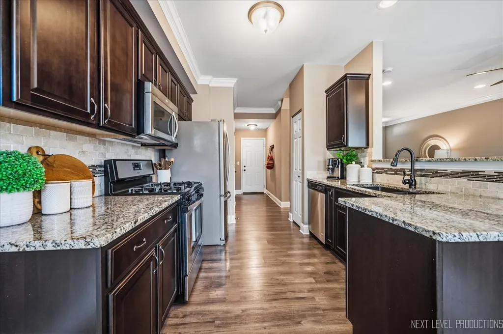 2822 Church Road Aurora IL 60502