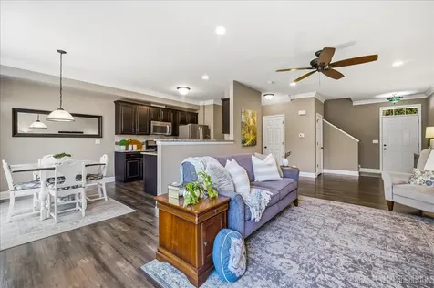 2822 Church Road Aurora IL 60502