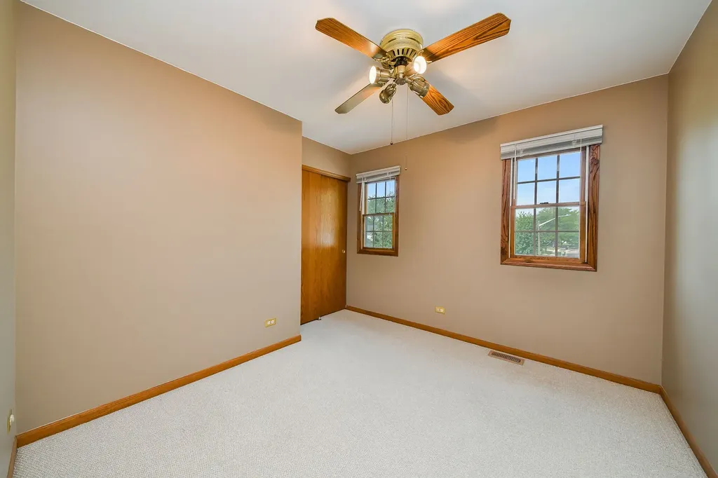959 Hill Crest Drive Carol Stream IL 60188