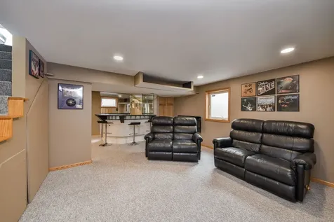 959 Hill Crest Drive Carol Stream IL 60188