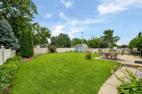 959 Hill Crest Drive Carol Stream IL 60188