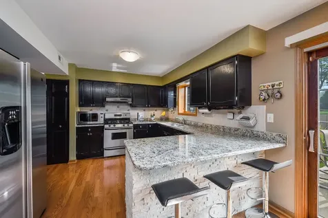 959 Hill Crest Drive Carol Stream IL 60188
