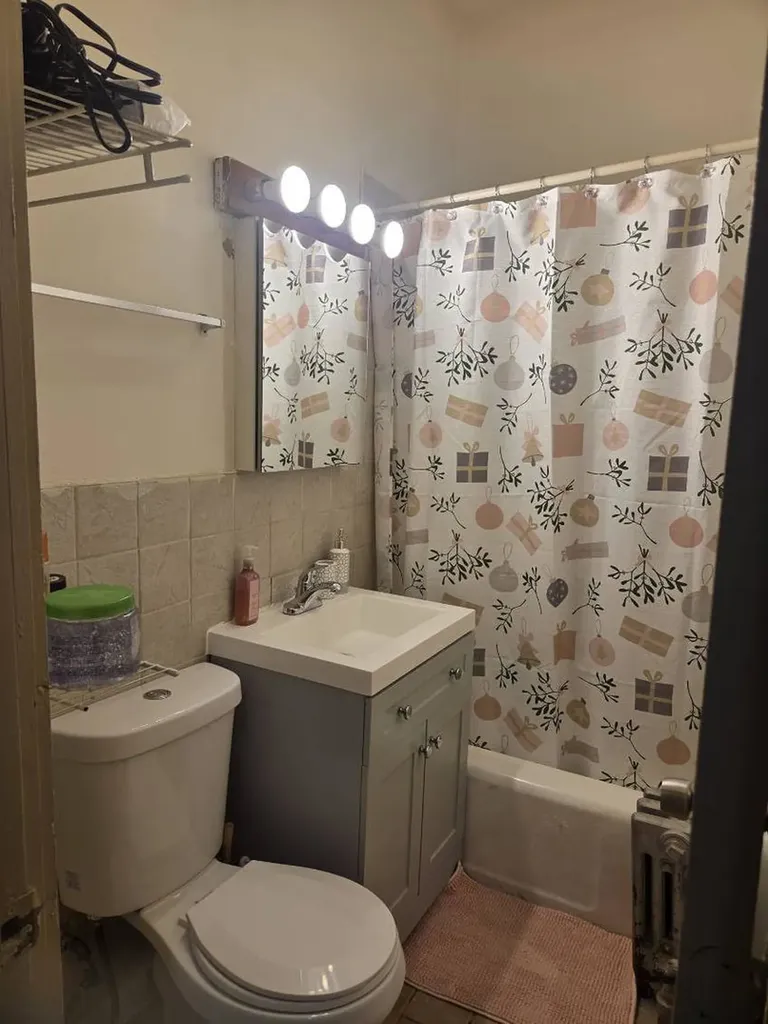 7547 North Rogers Avenue Chicago IL 60626