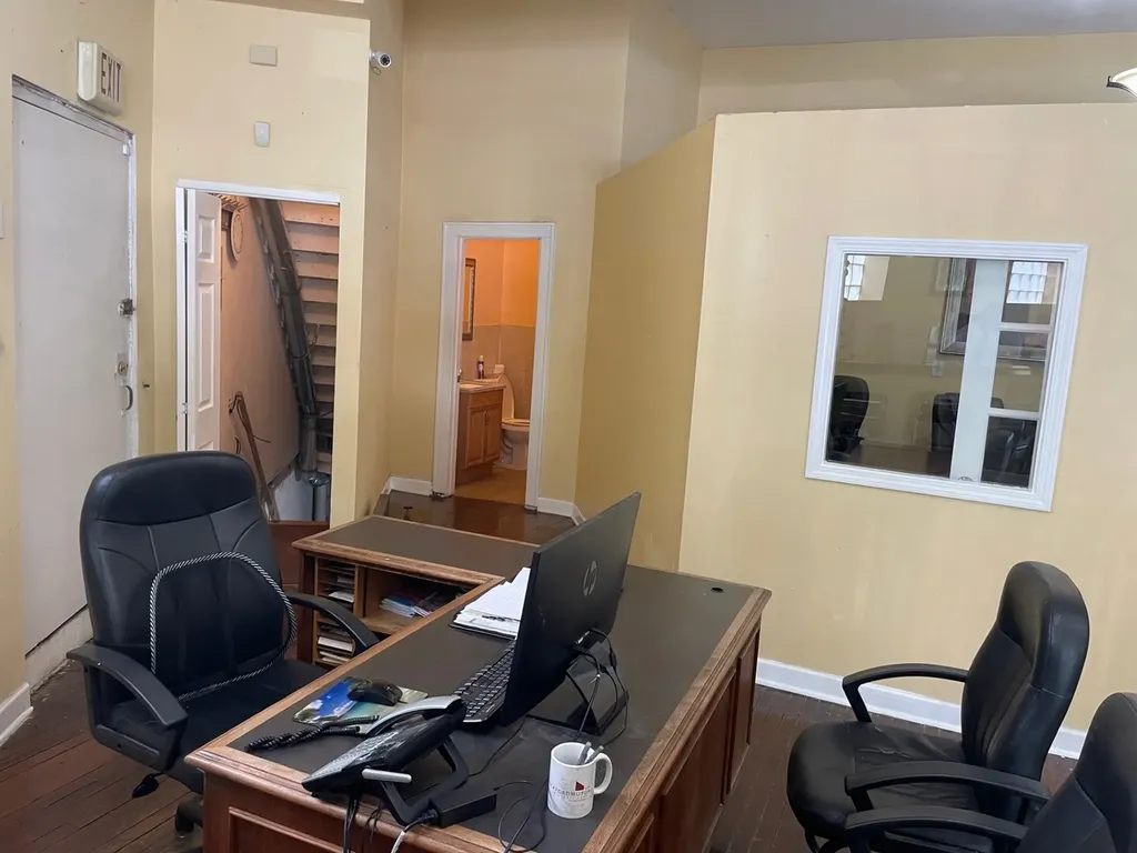 7547 North Rogers Avenue Chicago IL 60626