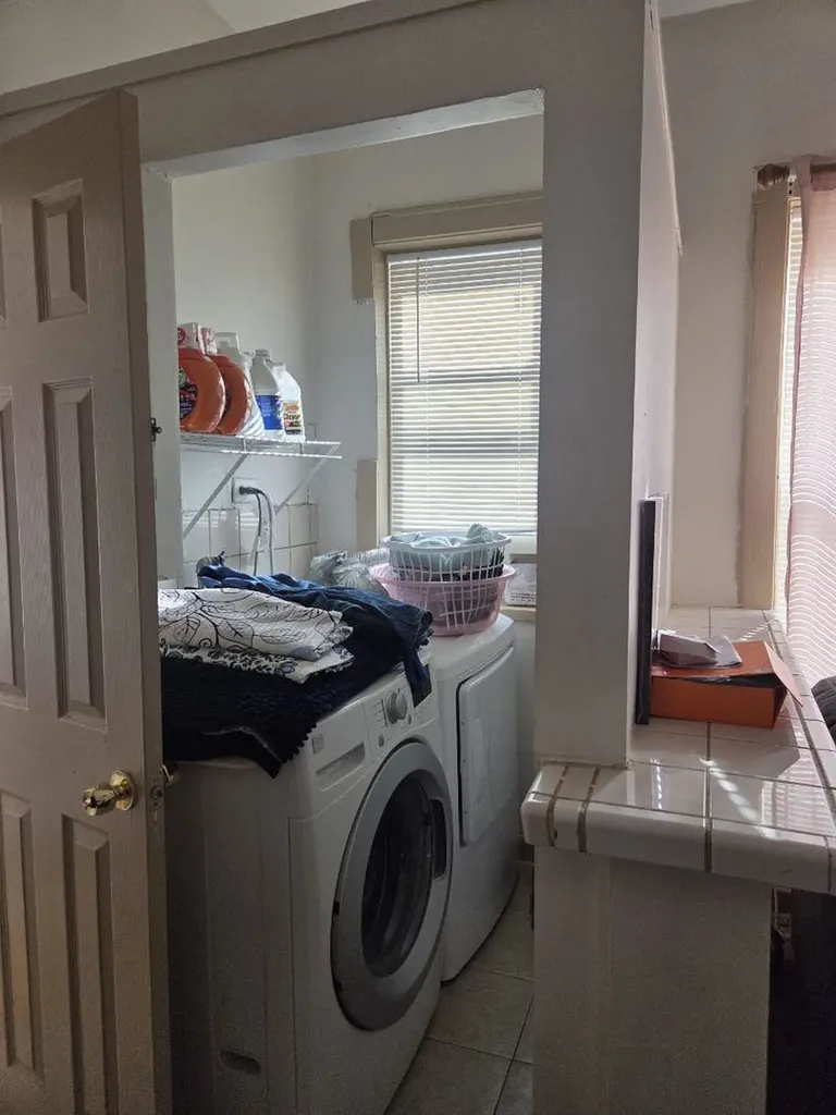 7547 North Rogers Avenue Chicago IL 60626