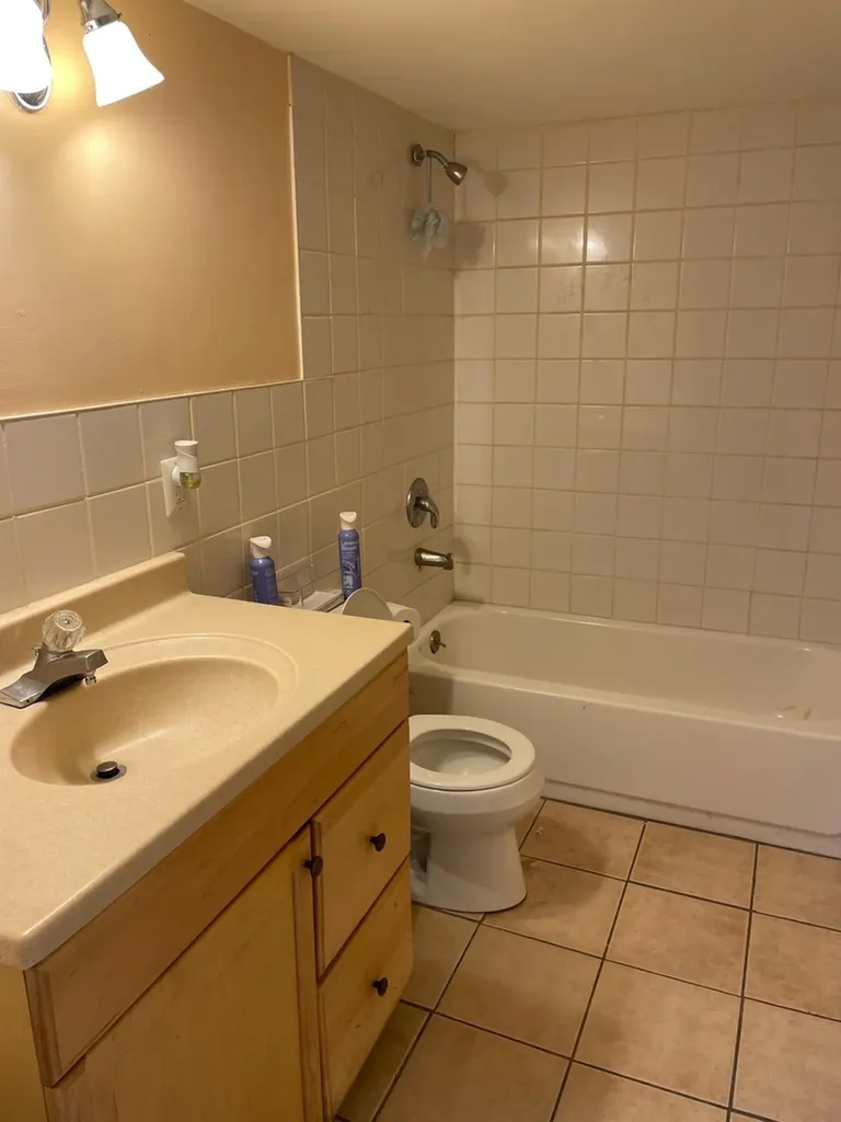 7547 North Rogers Avenue Chicago IL 60626