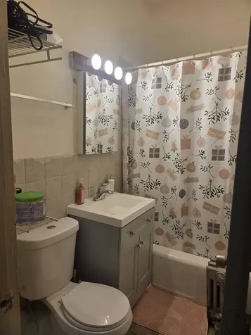 7547 North Rogers Avenue Chicago IL 60626