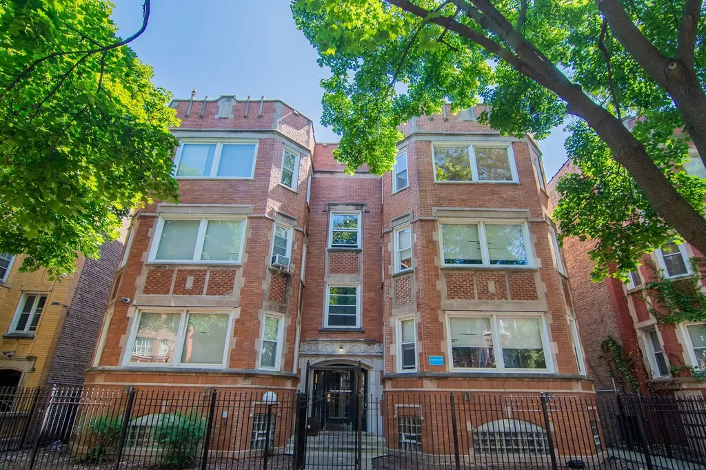 7841 South Kingston Avenue Chicago IL 60649