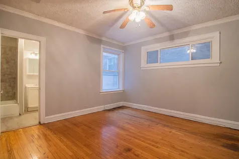 7841 South Kingston Avenue Chicago IL 60649