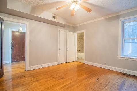 7841 South Kingston Avenue Chicago IL 60649