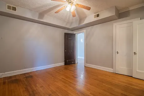 7841 South Kingston Avenue Chicago IL 60649