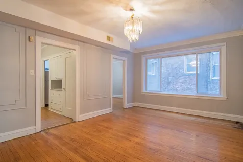 7841 South Kingston Avenue Chicago IL 60649
