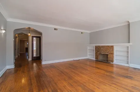 7841 South Kingston Avenue Chicago IL 60649