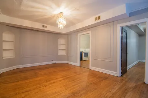 7841 South Kingston Avenue Chicago IL 60649