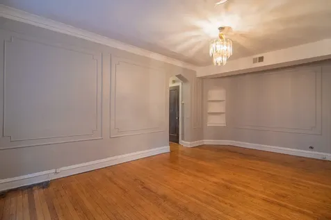 7841 South Kingston Avenue Chicago IL 60649