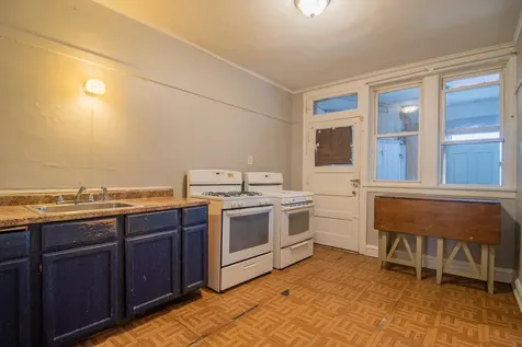 7841 South Kingston Avenue Chicago IL 60649