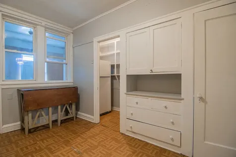7841 South Kingston Avenue Chicago IL 60649