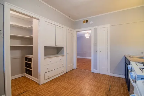 7841 South Kingston Avenue Chicago IL 60649