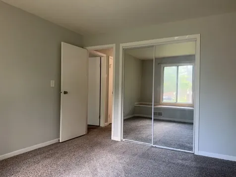 571 Somerset Lane Crystal Lake IL 60014