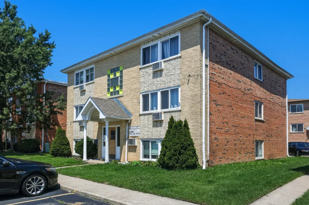 9220 South Sally Lane Schiller Park IL 60176