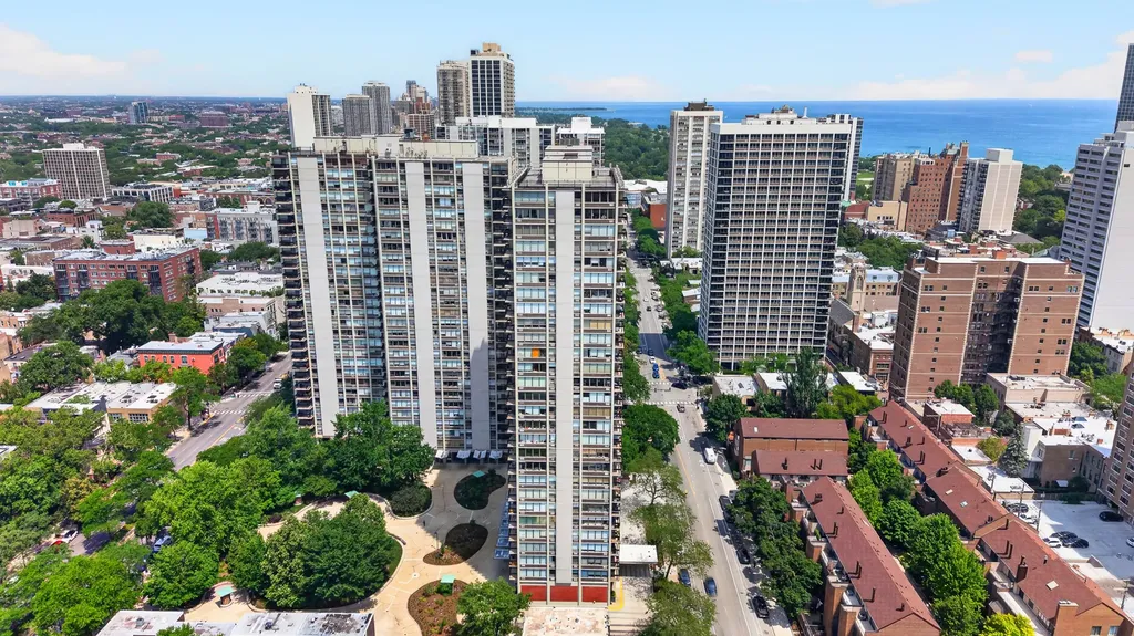 1355 North Sandburg Terrace Chicago IL 60610