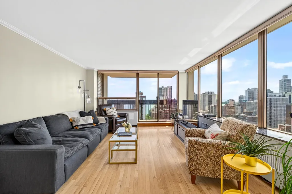 1355 North Sandburg Terrace Chicago IL 60610
