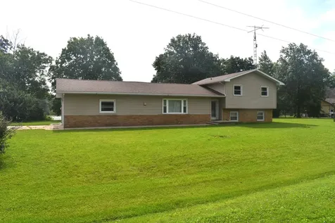124 Hislop Drive Cissna Park IL 60924