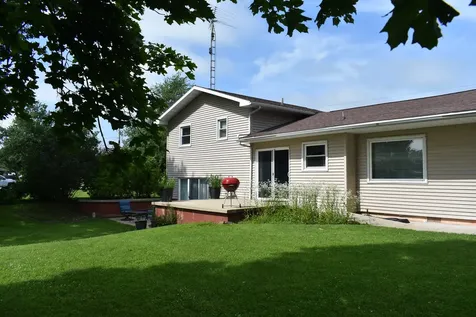124 Hislop Drive Cissna Park IL 60924
