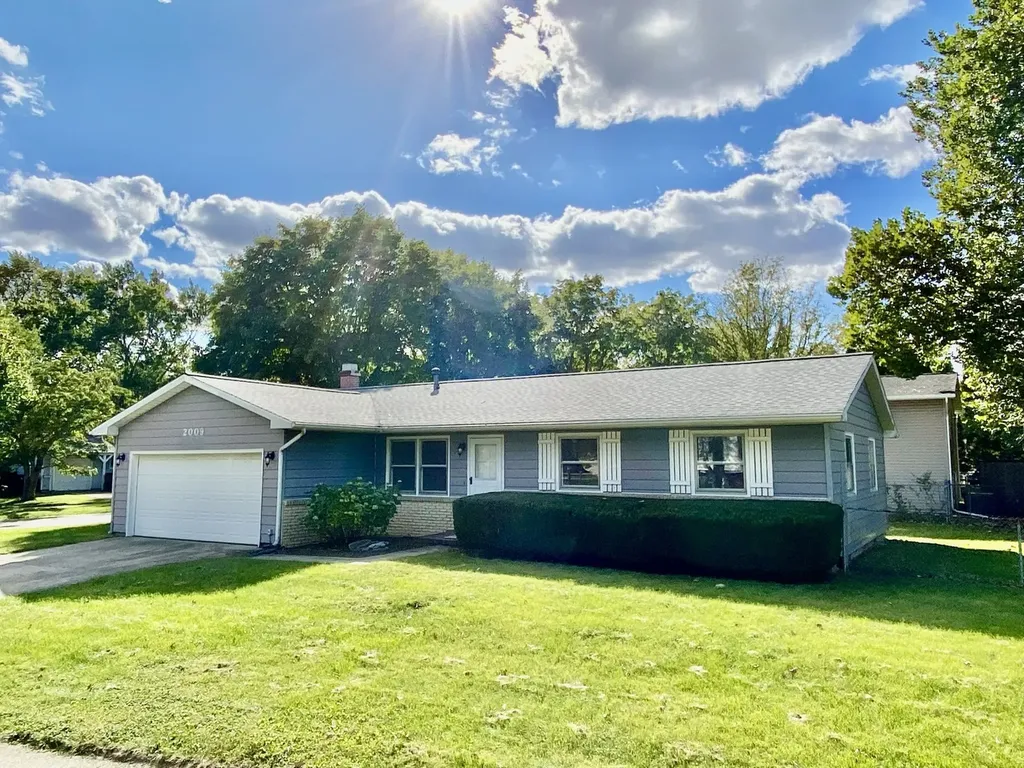 2009 Crescent Drive Champaign IL 61821