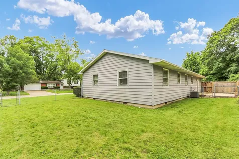2009 Crescent Drive Champaign IL 61821