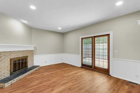 2009 Crescent Drive Champaign IL 61821