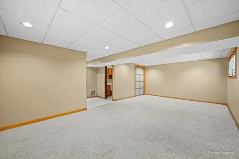 809 Stowell Avenue Streamwood IL 60107