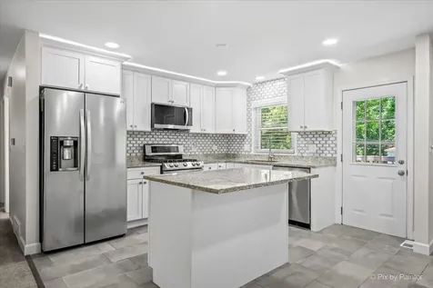 809 Stowell Avenue Streamwood IL 60107