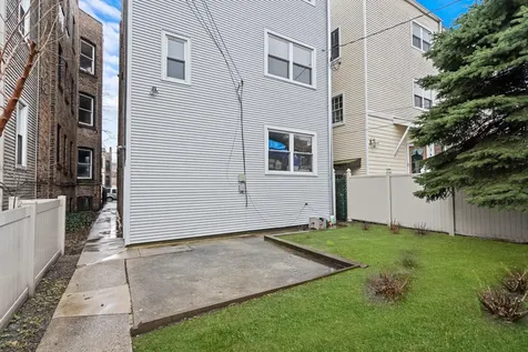 1336 West Cornelia Avenue Chicago IL 60657