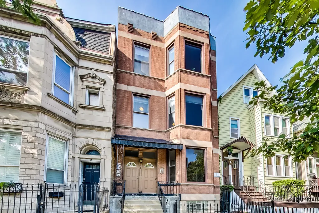 1138 West Addison Street Chicago IL 60613
