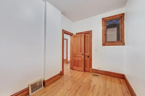 1138 West Addison Street Chicago IL 60613