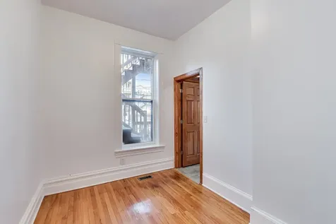 1138 West Addison Street Chicago IL 60613