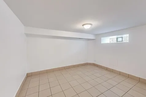 1138 West Addison Street Chicago IL 60613