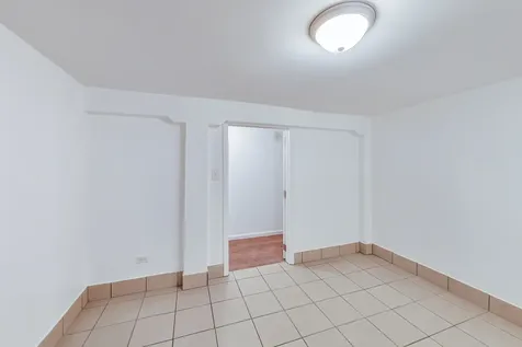 1138 West Addison Street Chicago IL 60613
