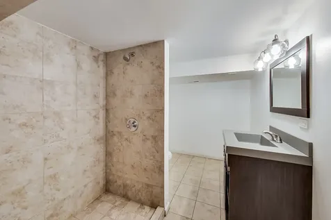 1138 West Addison Street Chicago IL 60613