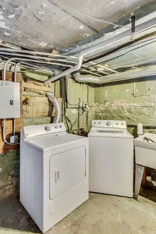 1138 West Addison Street Chicago IL 60613