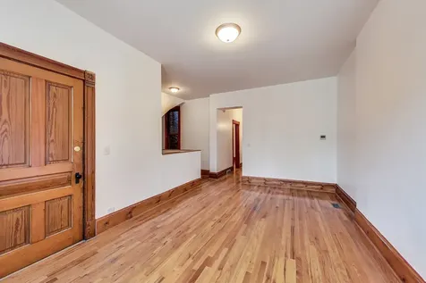 1138 West Addison Street Chicago IL 60613
